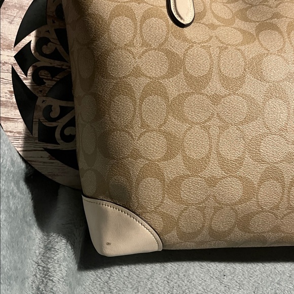 Coach Signature Tote w/Matching Pouch - Picture 6 of 17